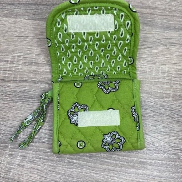 Vera Bradley Green Quilted Tri Fold Wallet - Picture 2 of 4